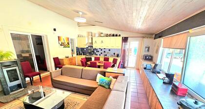 Oceanfront Villa, 8 rooms, 2 kitchen, billiards, volleyball