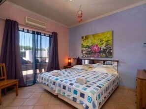 6 bedrooms, in-room safe, desk, iron/ironing board