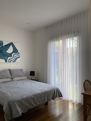 3 habitaciones, tabla de planchar con plancha, wifi y ropa de cama 