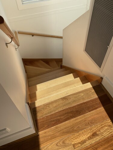 New Stylish Retreat: 3-Bedroom Haven with Parking, Just 3.5km from CBD!