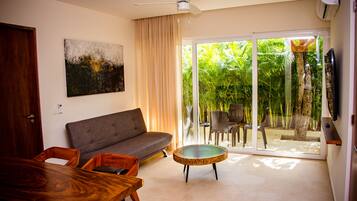 Departamento Deluxe | Área de sala de estar | Smart TV, Netflix, películas con cargo y servicios de streaming