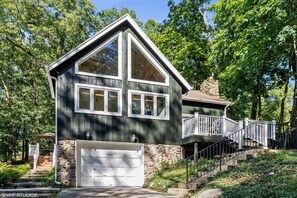 Exterior - Chic remodeled 5 Bedroom cabin in Duneland Beach steps to private beach access! (Michigan City)
