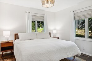 5 bedrooms, iron/ironing board, WiFi, bed sheets - Chic remodeled 5 Bedroom cabin in Duneland Beach steps to private beach access! (Michigan City)