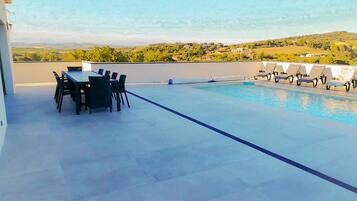 Piscine extérieure, piscine chauffée