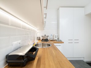 Fridge, stovetop, toaster - Atlas Arena Comfort Studio (Lódz)