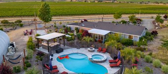 Vineyard Oasis: Pool & Views!