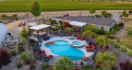 Vineyard Oasis: Pool & Views!