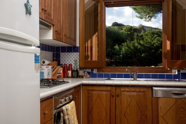Refrigerador, horno, parrilla de estufa y lavavajillas 