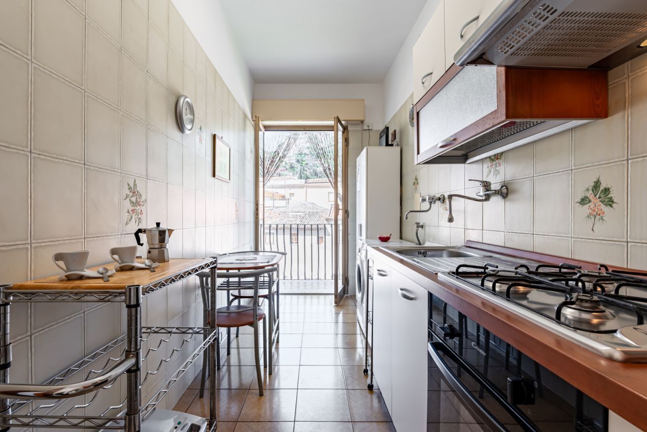 Frigorifero, forno, piano cottura, tostapane