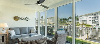 Beautiful Waterfront Condo! 5-minute walk to Fisherman's Village!