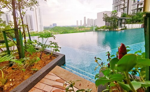 Legoland 3 mins drive@ Heart warming Families friendly Suit with Pool View 1-8px