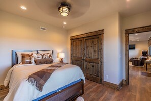 4 soverom, strykejern/-brett, wi-fi (inkludert) og sengetøy