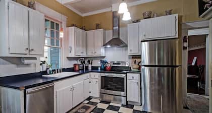 House in the Heart of Belhaven Near Everything