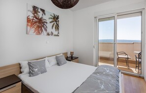 7 Schlafzimmer, Zimmersafe, Bügeleisen/Bügelbrett, Reisekinderbett