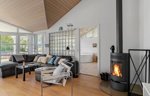 Smart TV, fireplace, ping pong