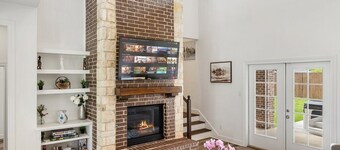 Lakeview Oasis Home with Spa near Lake Lewisville 