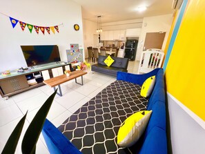 Smart TV, fireplace, video games - Legoland 8-10min walk@ Kairos Comfort Spacious Families ,Cuckoo Water /1-12pax (Iskandar Puteri)