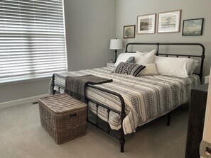 3 bedrooms, desk, iron/ironing board, free WiFi