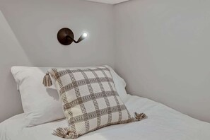 1 bedroom, iron/ironing board, travel cot, free WiFi