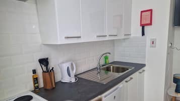 Refrigerador, horno, placa de cocina