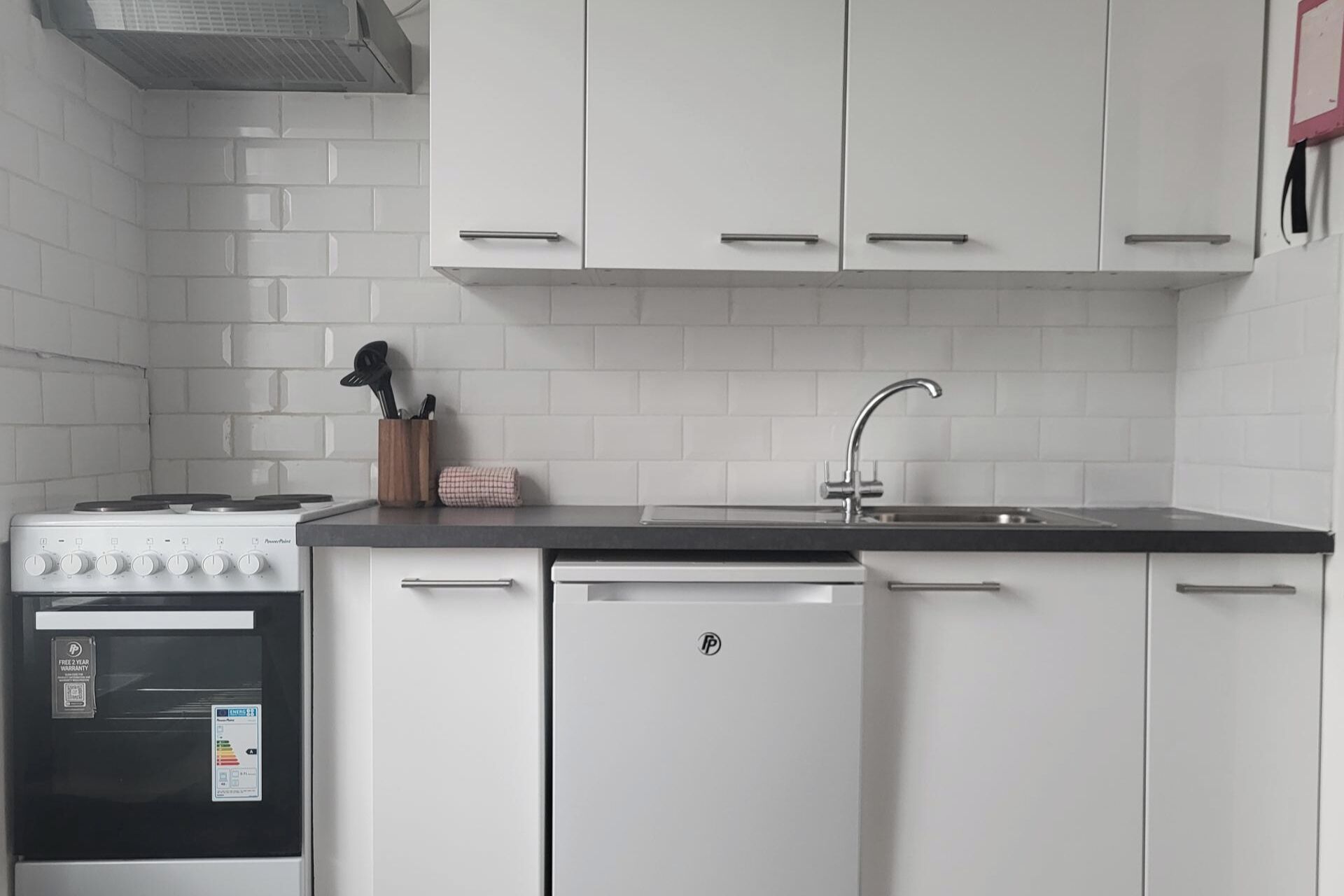 Fridge, oven, stovetop