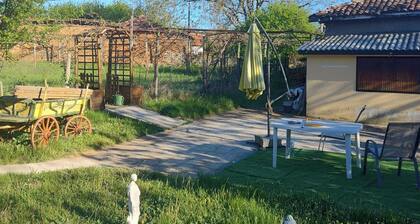 2 Bed Villa - Sleeps 7 - Private Garden - Parking