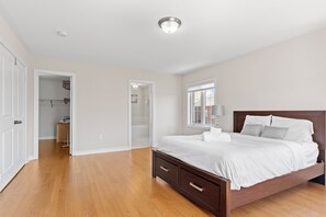 4 bedrooms, iron/ironing board, WiFi, bed sheets