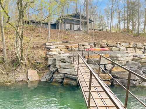 Camp Chinkapin ~ total privacy w/ dock