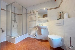 Unclassified image, 5 of 39, button