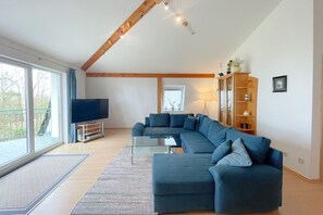 Unclassified image, 4 of 39, button