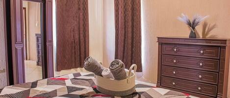 2 bedrooms, iron/ironing board, free WiFi, bed sheets