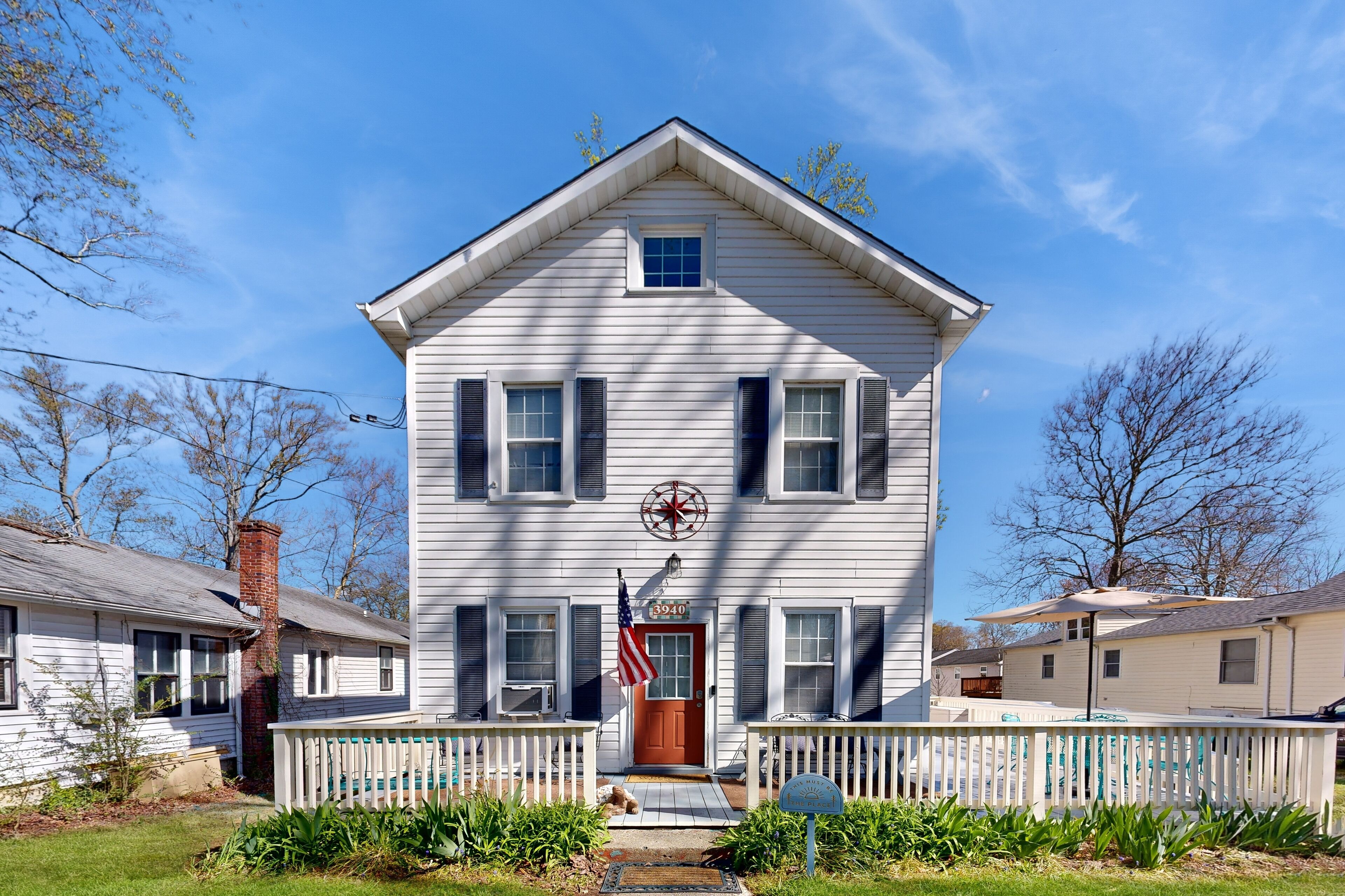 Charmingly restored, dog-friendly retreat with great deck & walkable location