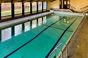 屋内プール、温水プール