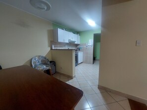 Interior - Departamento en Primer Piso Frente a Parque, 2 Cuartos, 2 Baños, Mascotas sí :) (Lima)