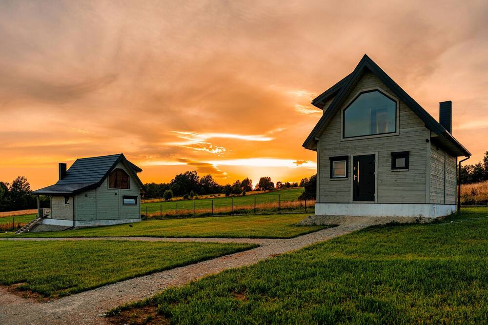 Let yourself be enchanted by the magnificent panorama in this ideally located vacation home.