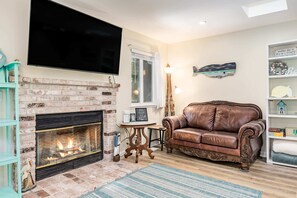 Una televisión, una oficina