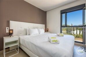 1 Schlafzimmer, Zimmersafe, Schreibtisch, Bügeleisen/Bügelbrett