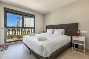 1 bedroom, in-room safe, desk, iron/ironing board