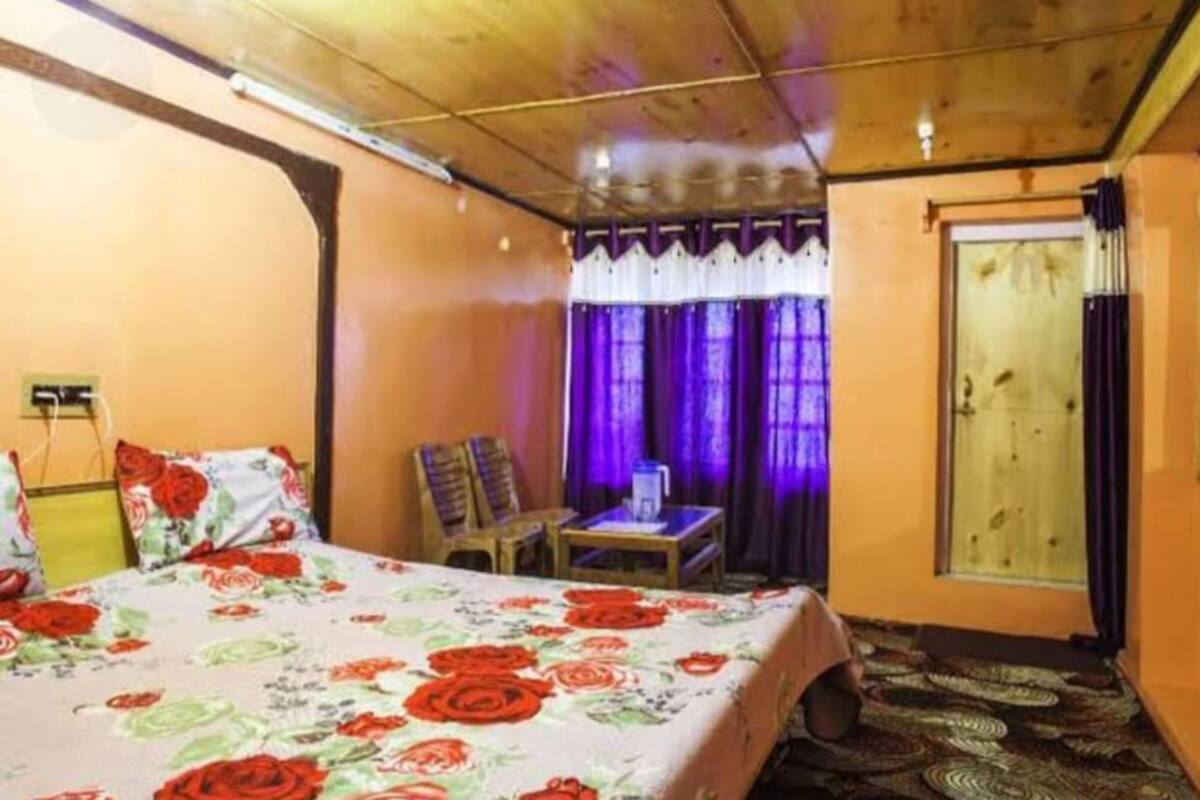 Basic Double Room | Free WiFi, bed sheets