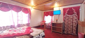 Basic Double Room | Free WiFi, bed sheets - Goroomgo New Green View Srinagar (Srinagar)