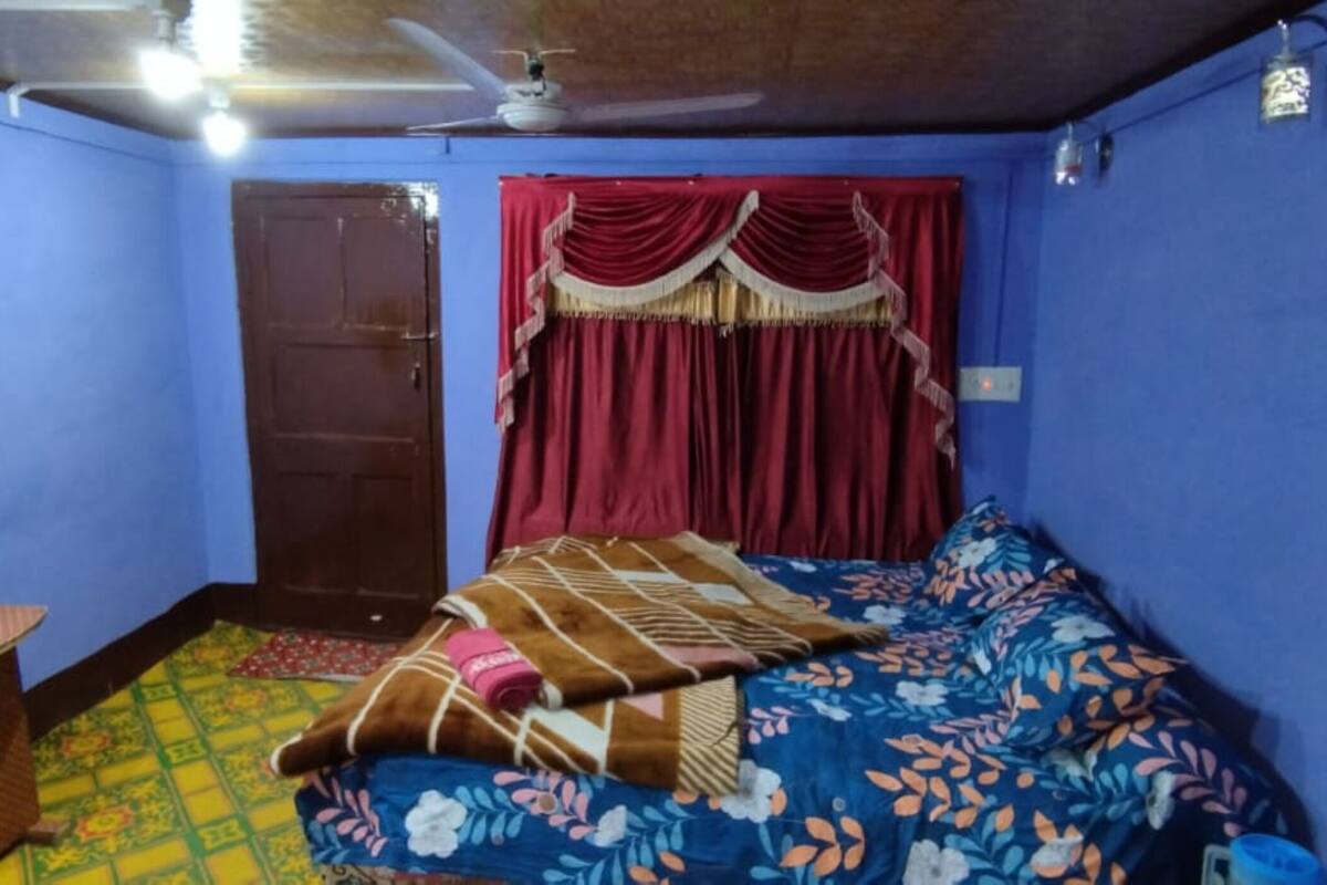 Standard Double Room | Free WiFi, bed sheets