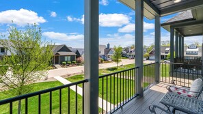 Property grounds - West Side Duplex | Port Place Neighborhood (Ottawa)