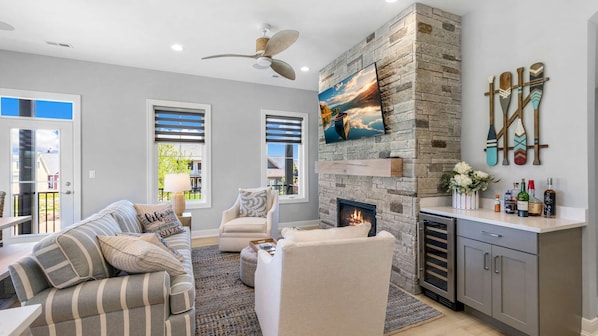 Smart TV, fireplace