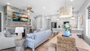 Smart TV, fireplace