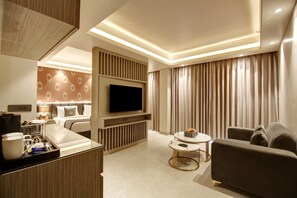 Standard dubbelrum - 1 sovrum - icke-rökare - utsikt mot staden | Värdeförvaringsskåp på rummet, arbetsyta för laptop och ljudisolering