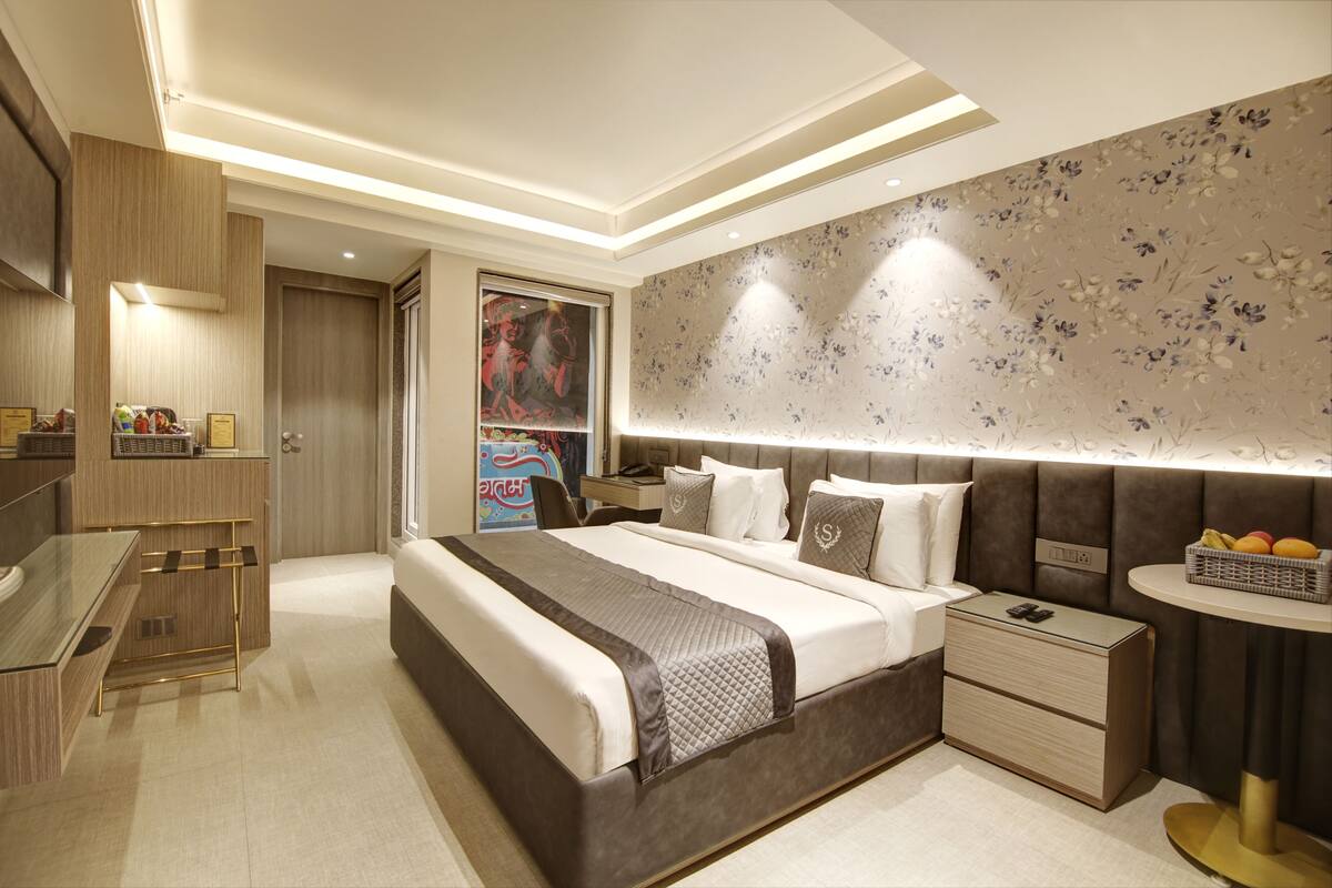 Standard Double Room, 1 Bedroom, Non Smoking, City View | Living area