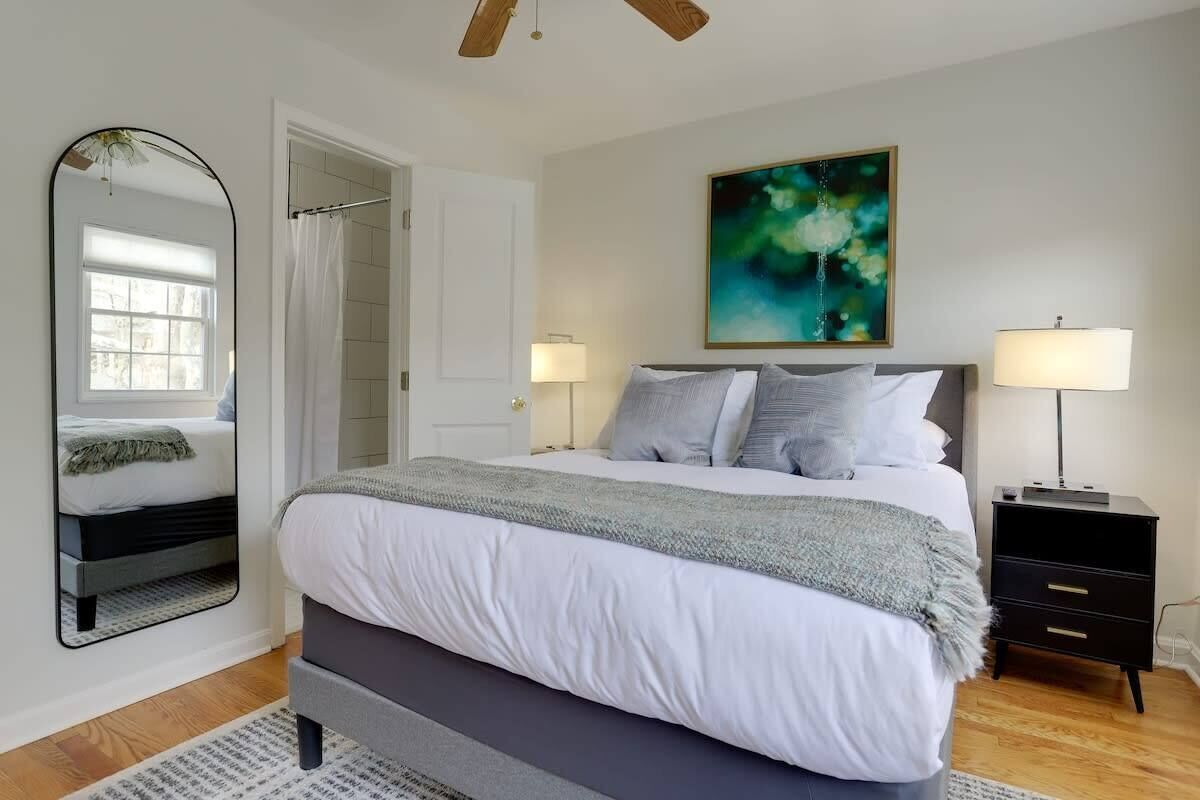 3 chambres, fer et planche à repasser, Wi-Fi, draps fournis