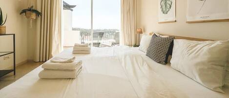 2 slaapkamers, een strijkplank/strijkijzer, wifi, beddengoed