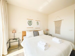 2 chambres, fer et planche à repasser, Wi-Fi, draps fournis