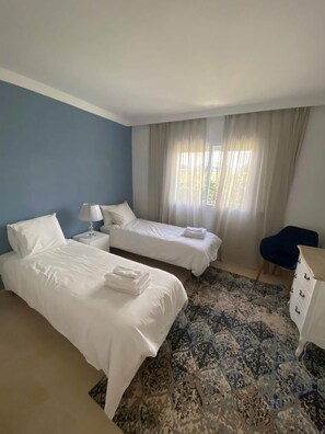 2 slaapkamers, een strijkplank/strijkijzer, wifi, beddengoed